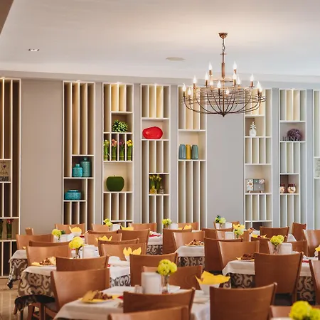 Wela Hotell Slăntjev Brjag